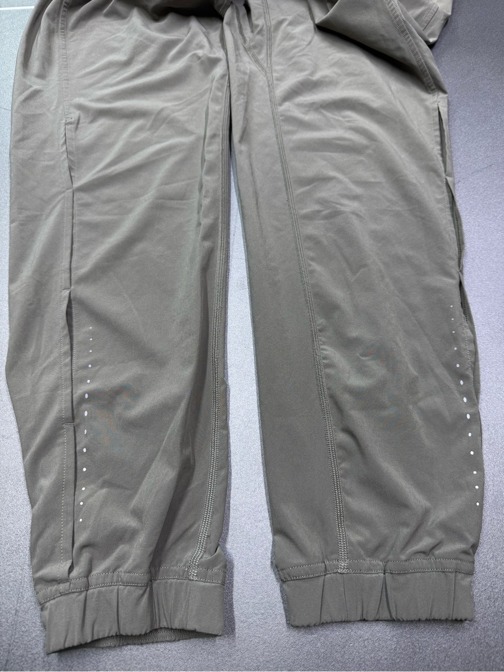 Lululemon Adapted State Jogger Pants Womens Sz 2 Olive Airflow Stretch - Picture 5 of 9